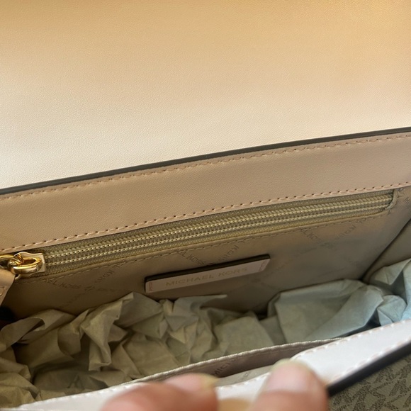 Bnwt MICHAEL KORS gorgeous designer Mimi medium logo messenger handbag. - Picture 7 of 10